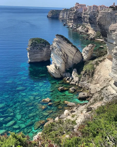 Villa de luxe 10 personnes à Agosta en Corse-du-sud, avec parc et piscine, vue mer et accès plage, proche Ajaccio et Porticcio