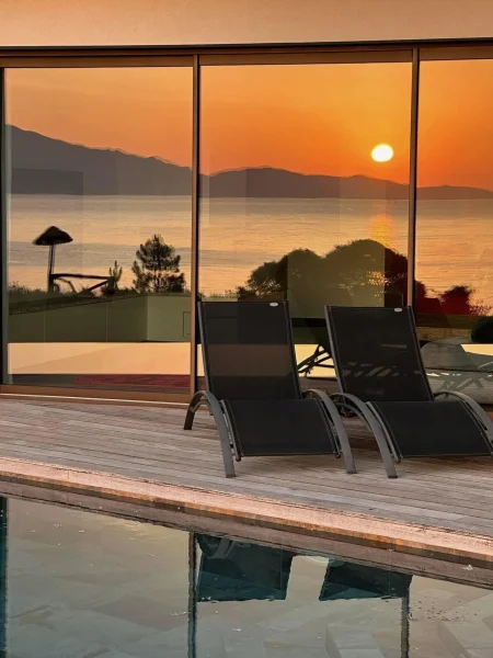 Villa de luxe 10 personnes à Agosta en Corse-du-sud, avec parc et piscine, vue mer et accès plage, proche Ajaccio et Porticcio