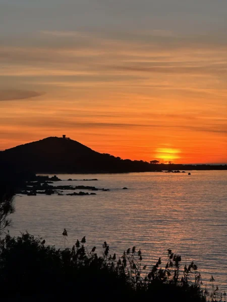 Villa de luxe 10 personnes à Agosta en Corse-du-sud, avec parc et piscine, vue mer et accès plage, proche Ajaccio et Porticcio