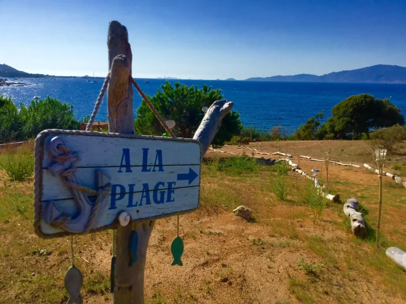 Villa de luxe 10 personnes à Agosta en Corse-du-sud, avec parc et piscine, vue mer et accès plage, proche Ajaccio et Porticcio